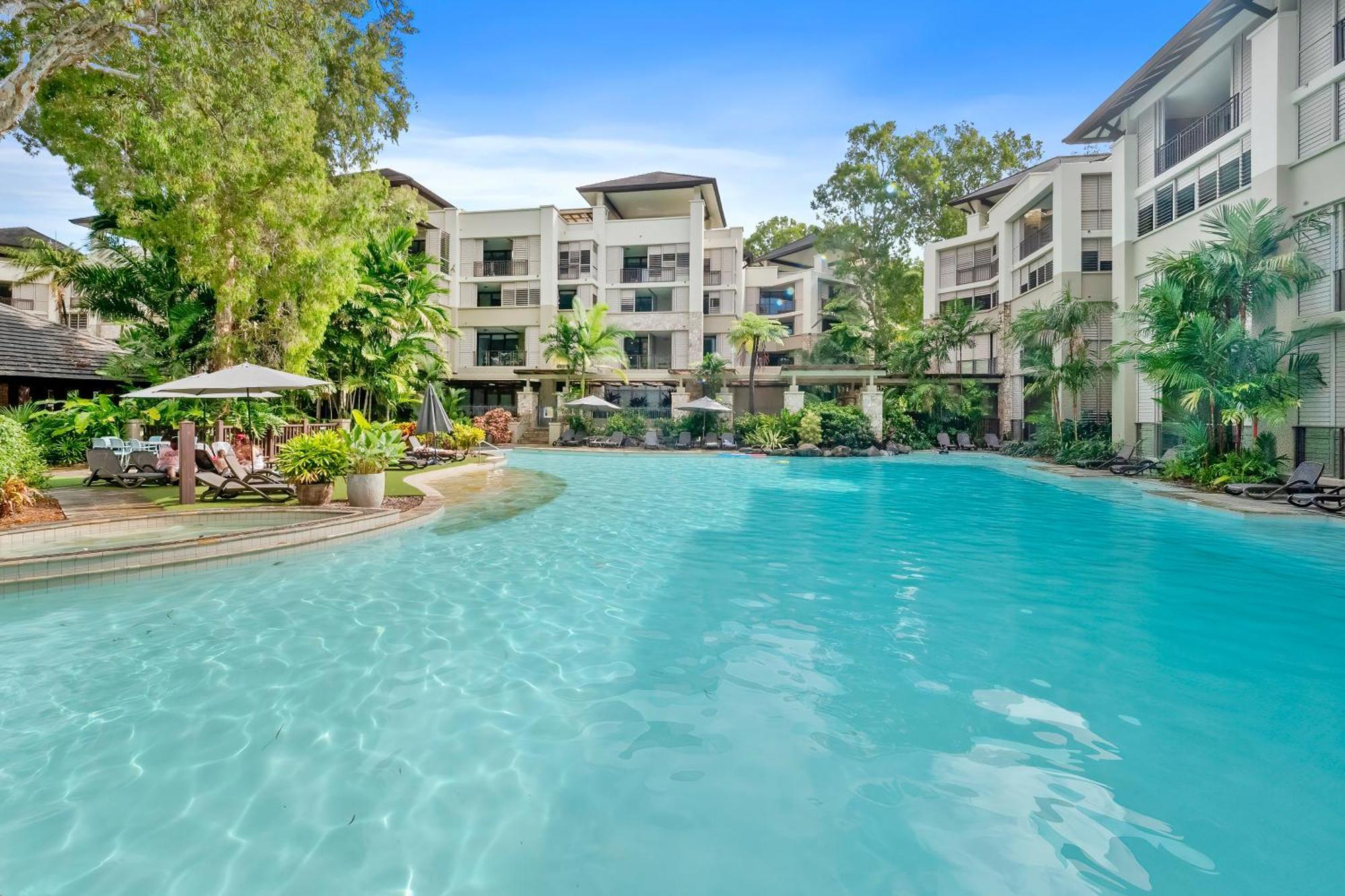 Private Apartments In The Temple Beachfront Resort Palm Cove Luaran gambar