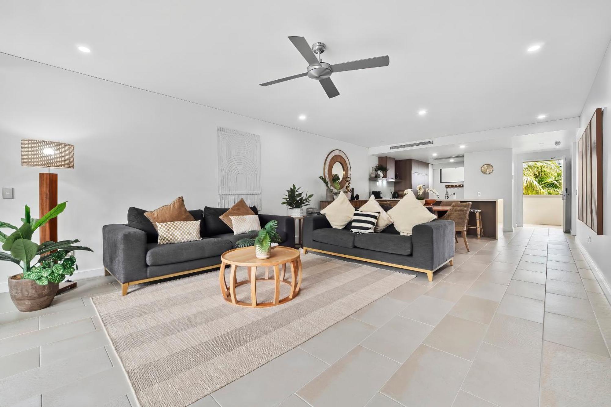 Private Apartments In The Temple Beachfront Resort Palm Cove Bilik gambar