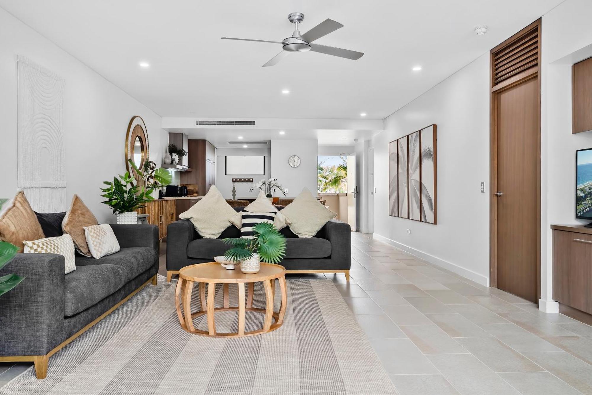 Private Apartments In The Temple Beachfront Resort Palm Cove Bilik gambar