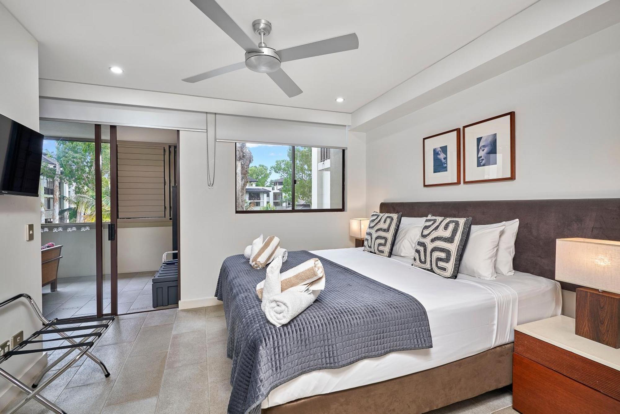 Private Apartments In The Temple Beachfront Resort Palm Cove Bilik gambar