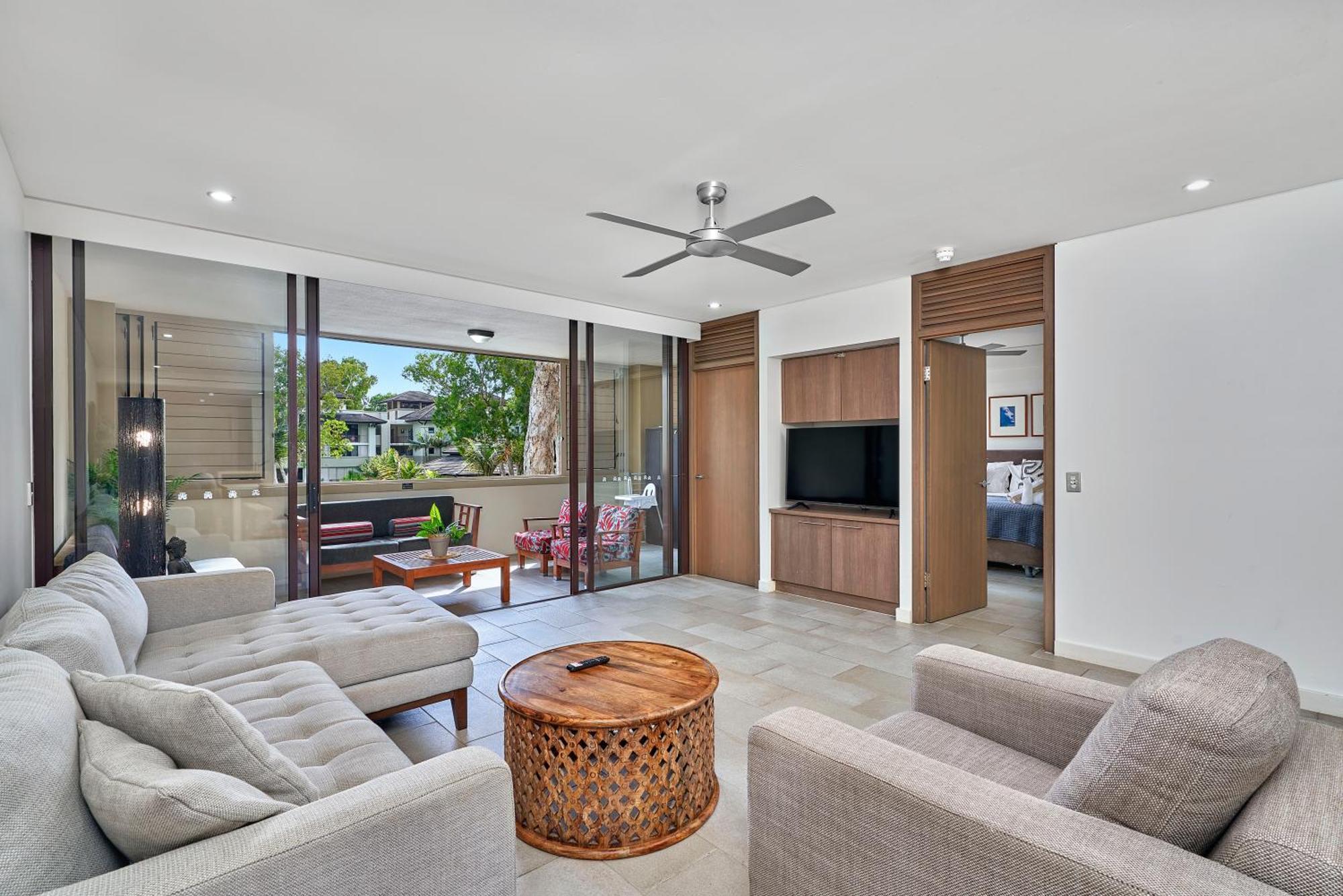 Private Apartments In The Temple Beachfront Resort Palm Cove Bilik gambar