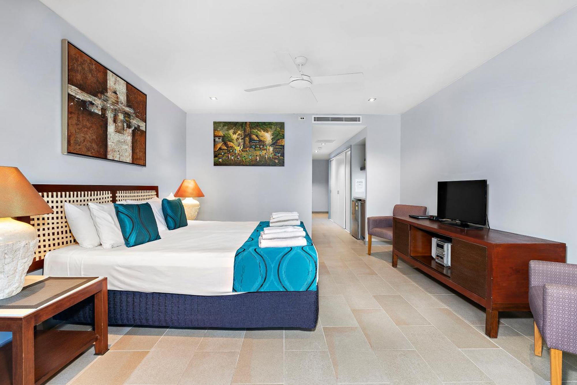 Private Apartments In The Temple Beachfront Resort Palm Cove Bilik gambar