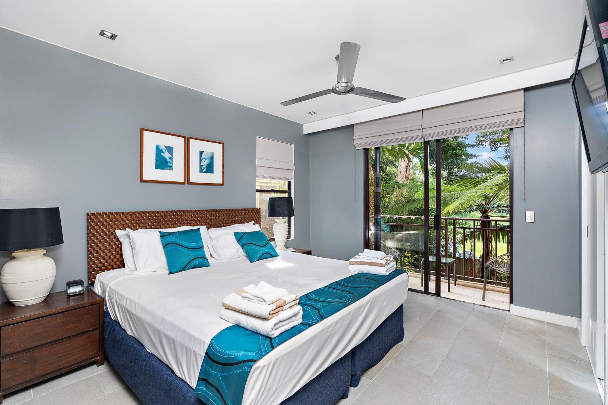 Private Apartments In The Temple Beachfront Resort Palm Cove Bilik gambar