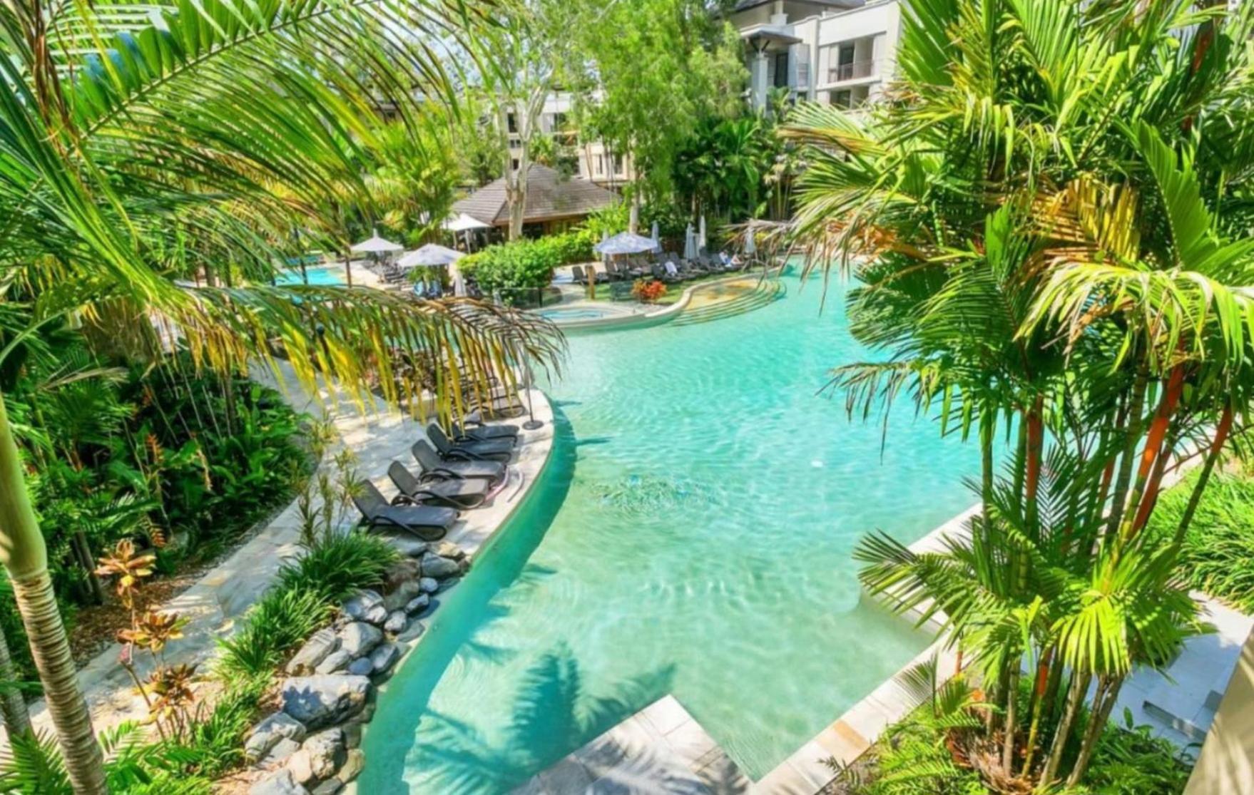 Private Apartments In The Temple Beachfront Resort Palm Cove Bilik gambar