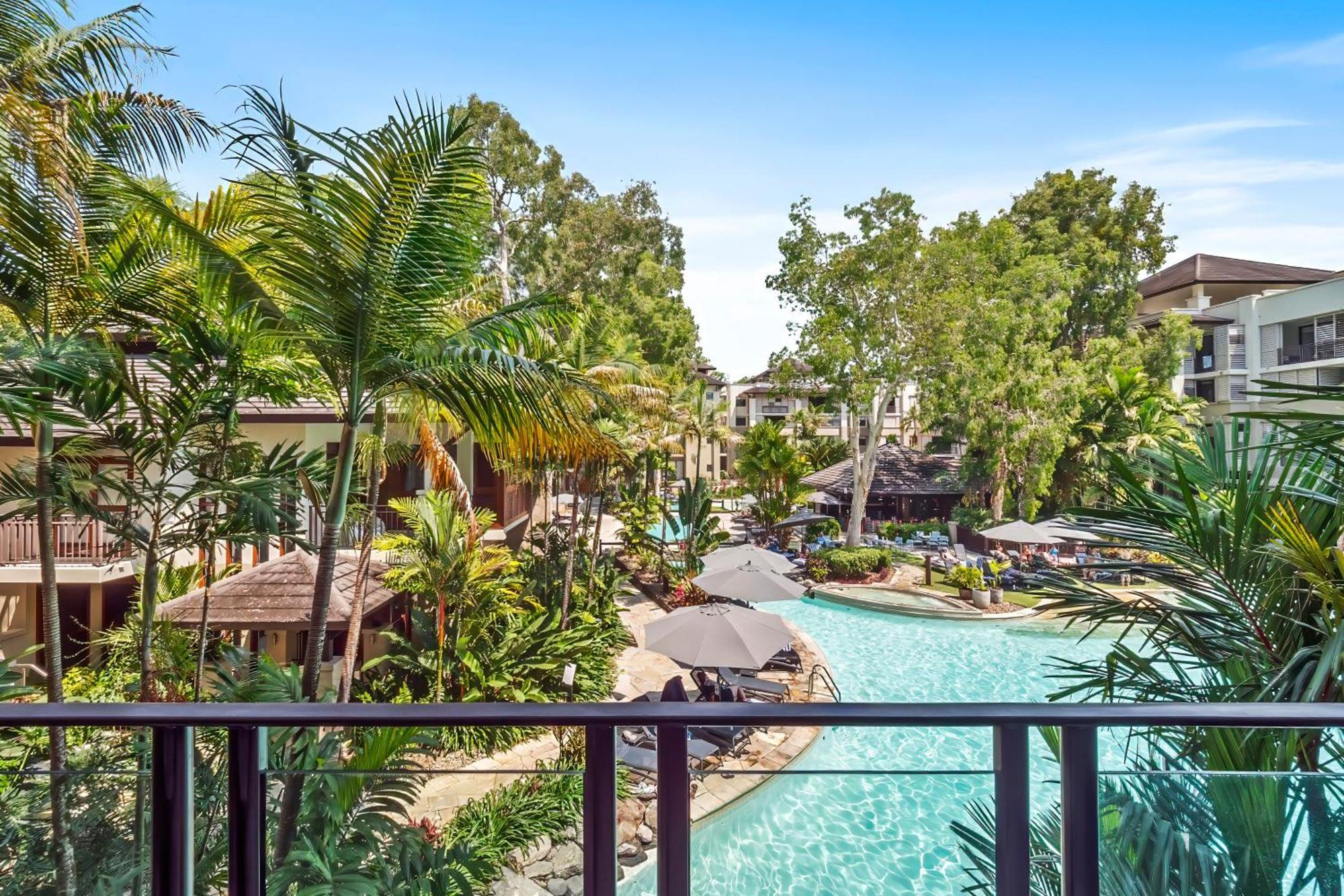 Private Apartments In The Temple Beachfront Resort Palm Cove Bilik gambar