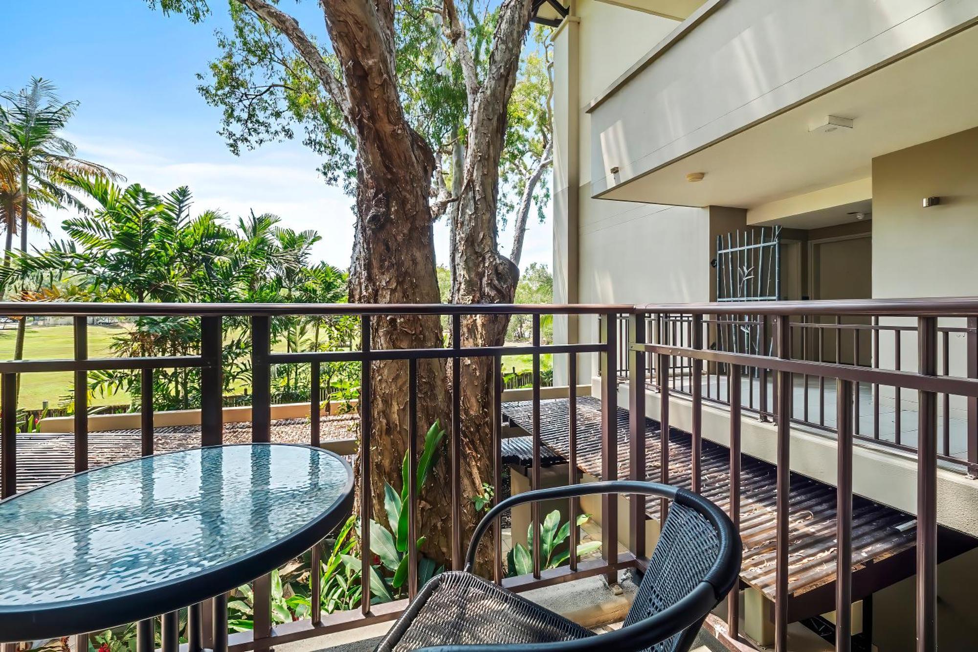 Private Apartments In The Temple Beachfront Resort Palm Cove Bilik gambar