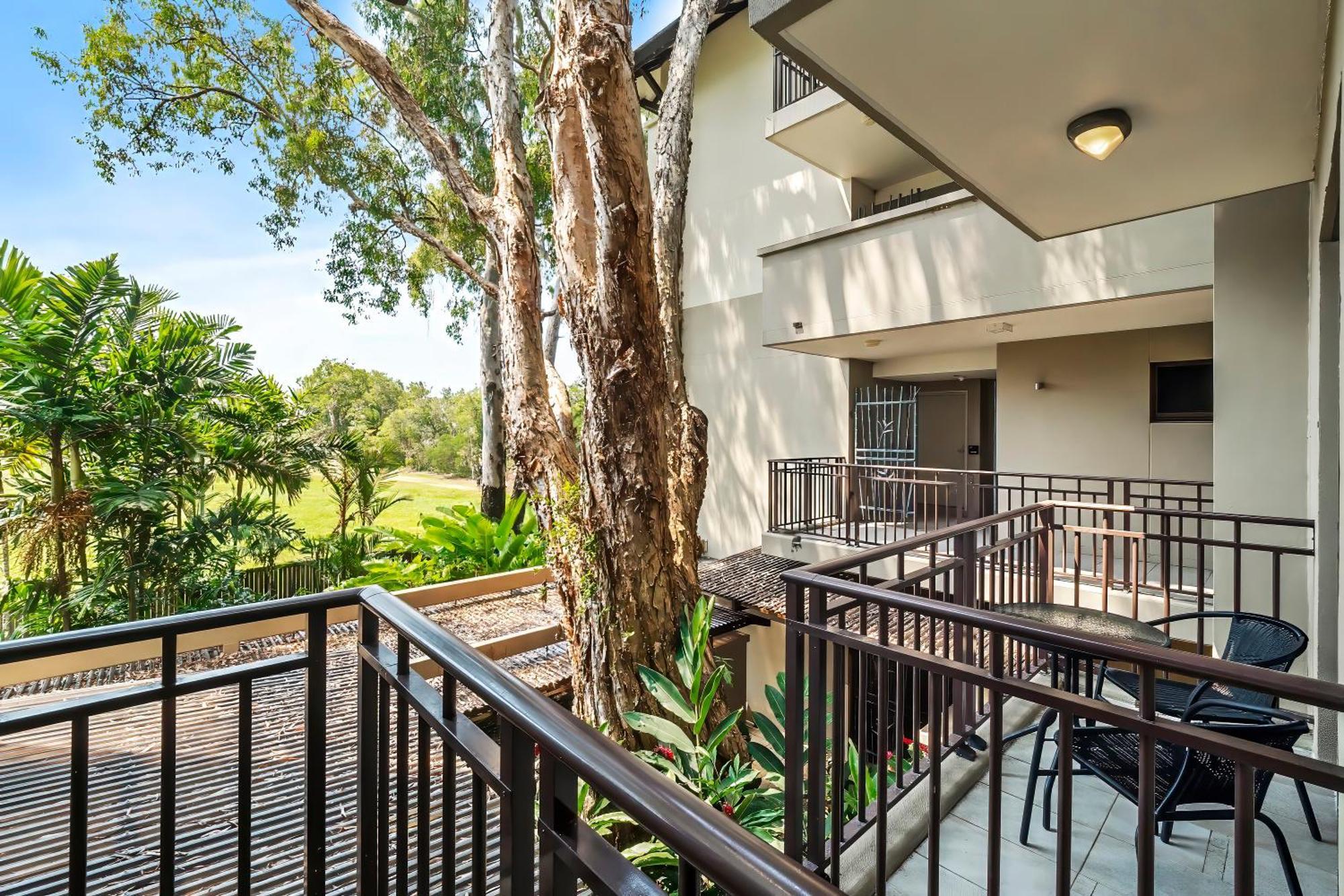 Private Apartments In The Temple Beachfront Resort Palm Cove Bilik gambar