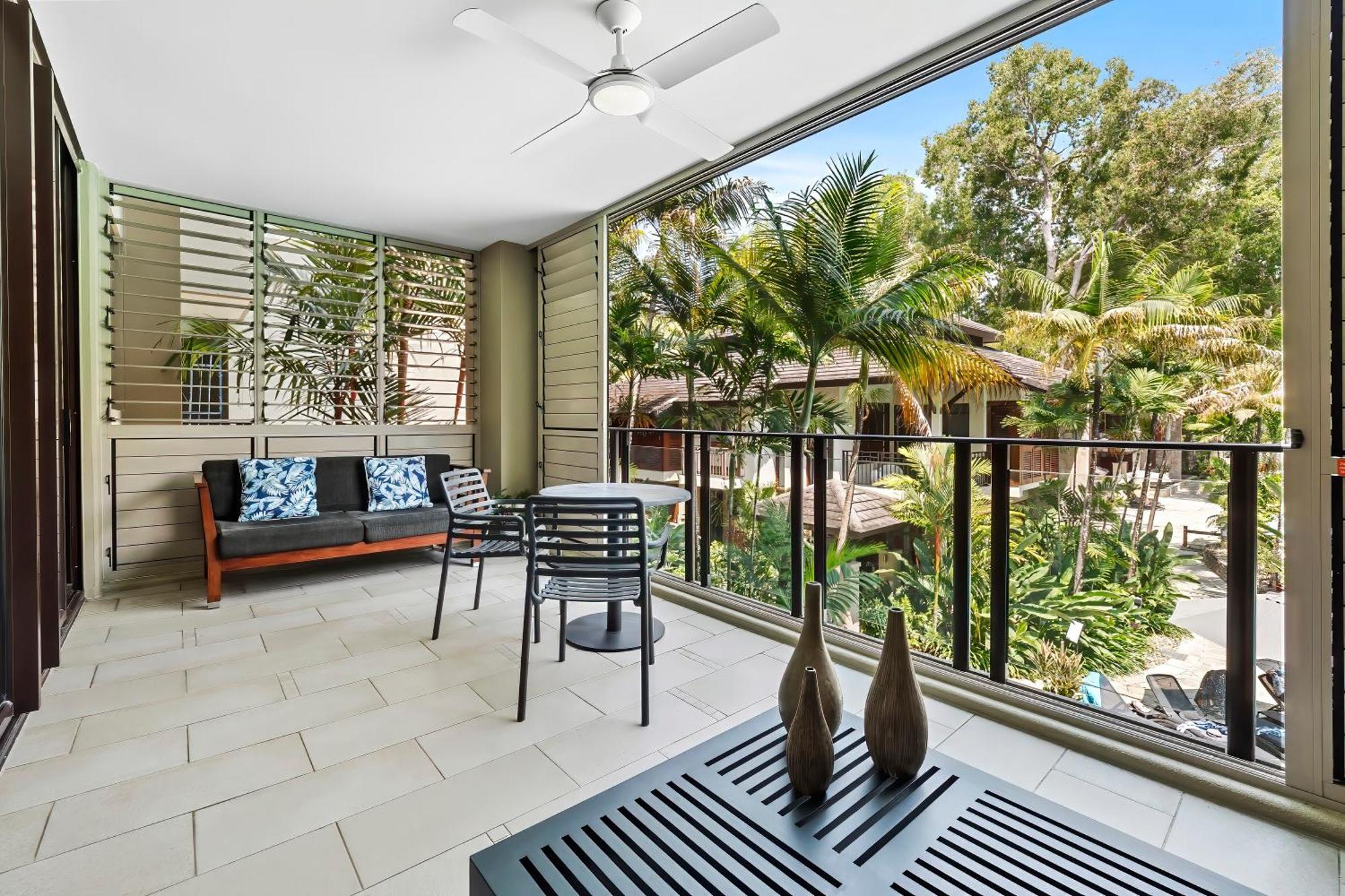 Private Apartments In The Temple Beachfront Resort Palm Cove Bilik gambar