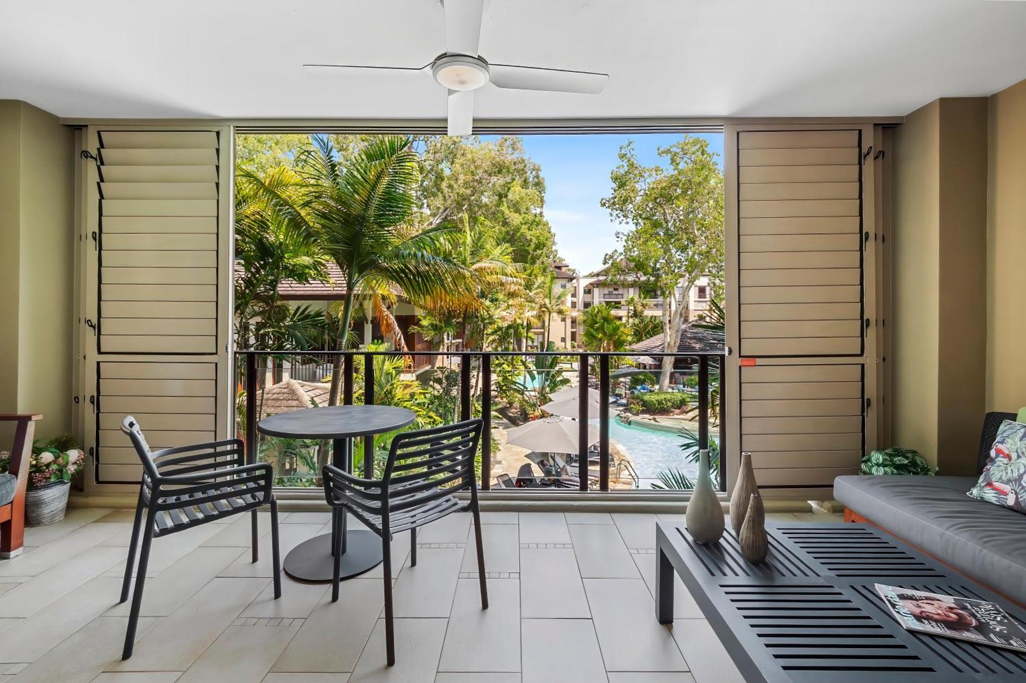 Private Apartments In The Temple Beachfront Resort Palm Cove Bilik gambar
