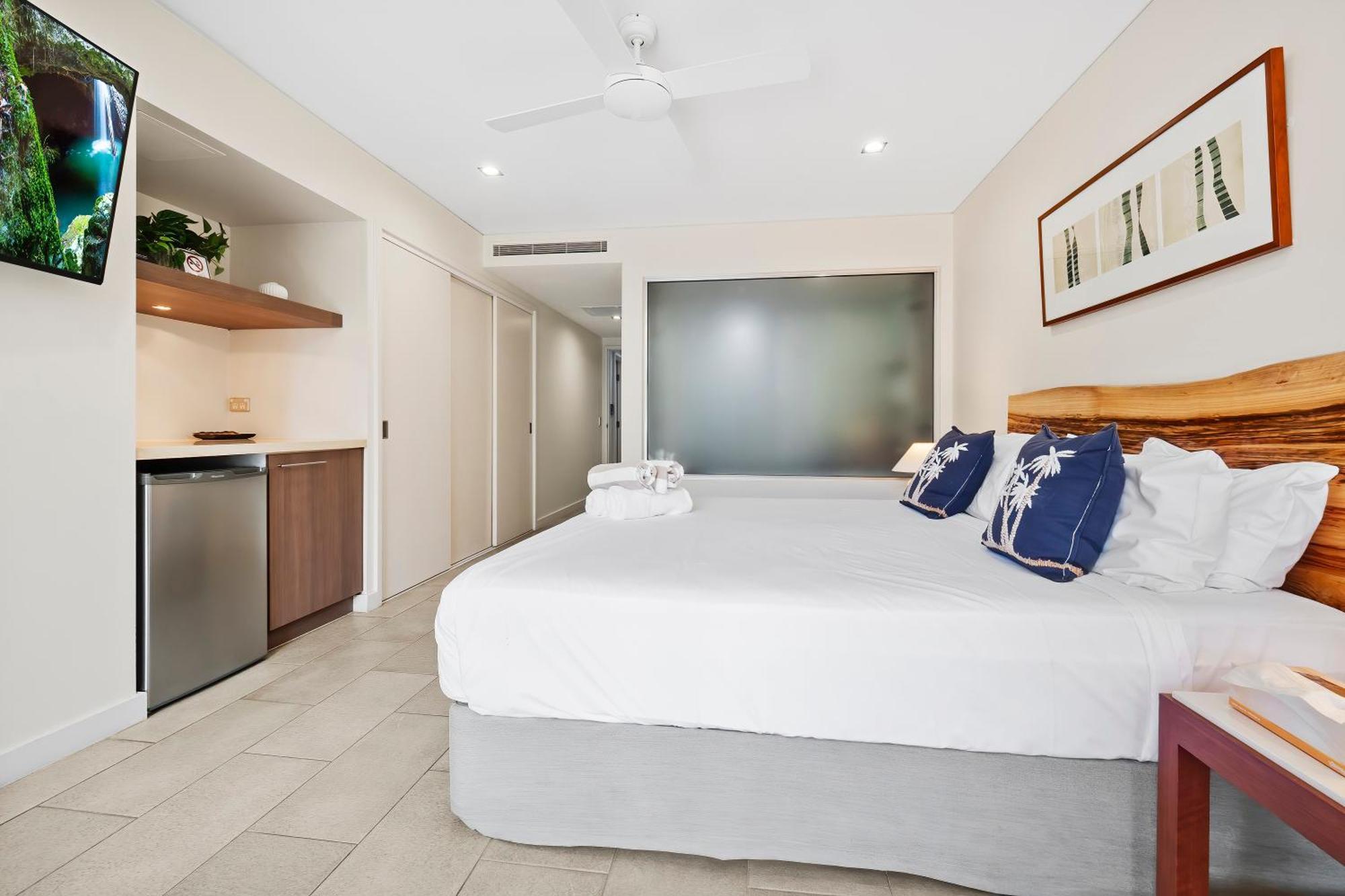 Private Apartments In The Temple Beachfront Resort Palm Cove Bilik gambar