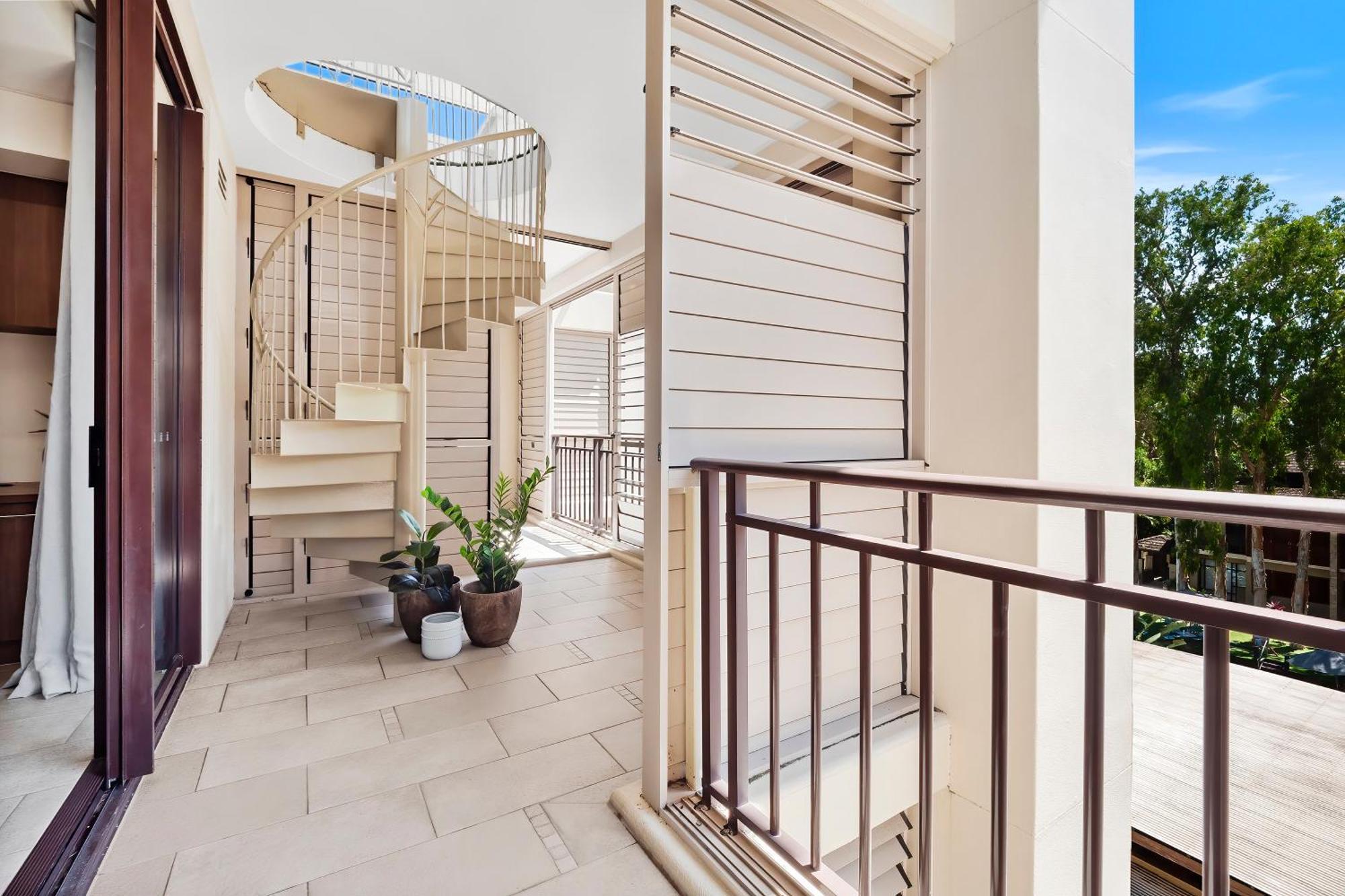 Private Apartments In The Temple Beachfront Resort Palm Cove Bilik gambar