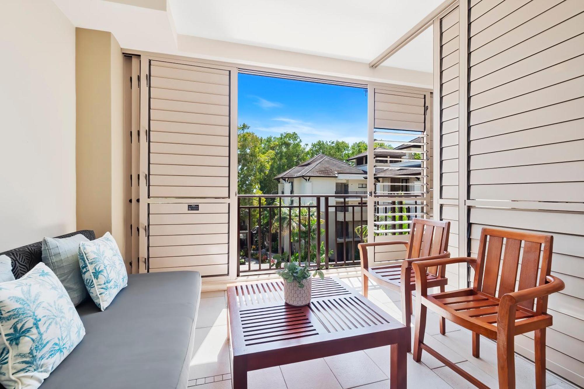 Private Apartments In The Temple Beachfront Resort Palm Cove Bilik gambar