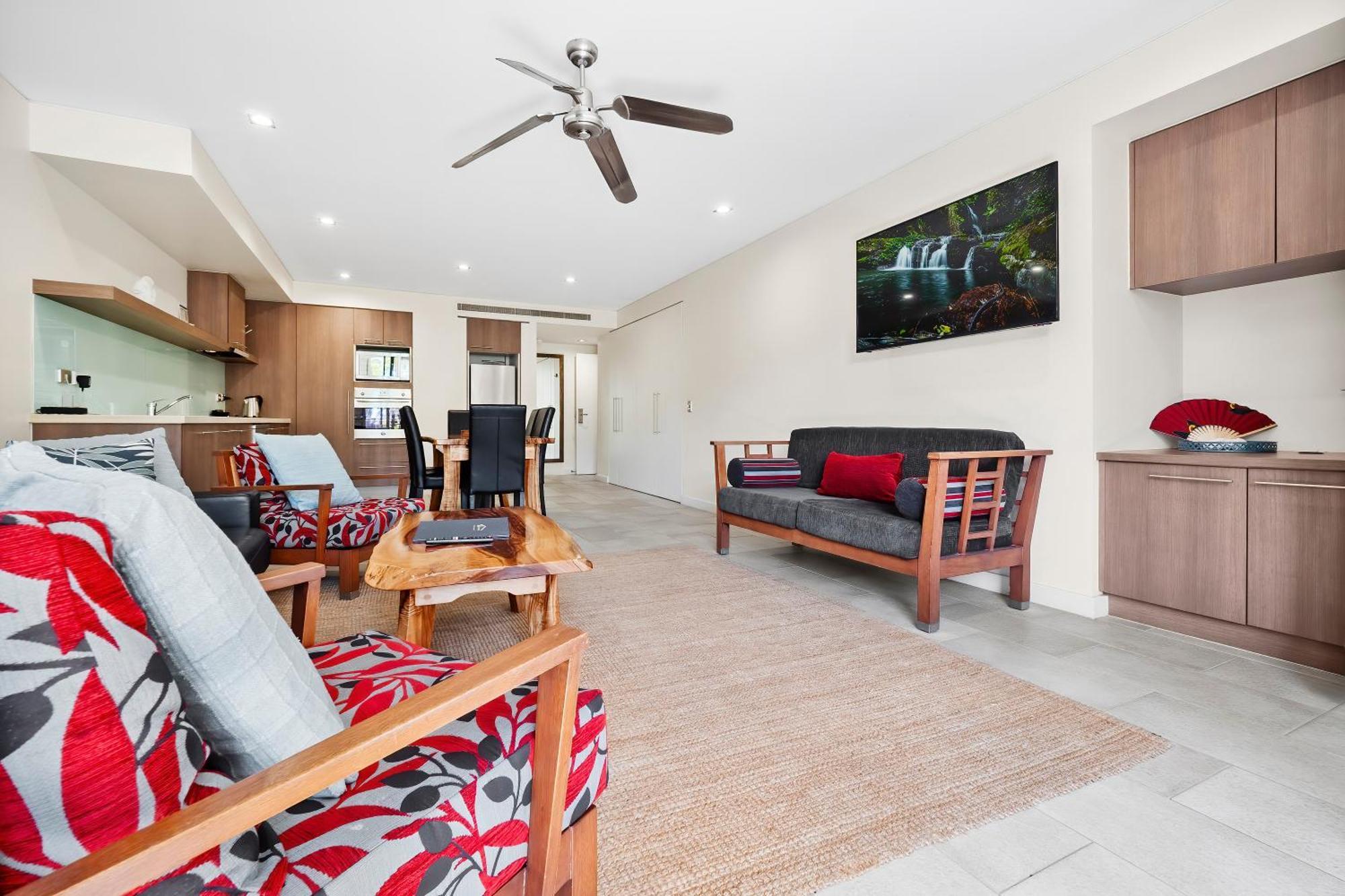 Private Apartments In The Temple Beachfront Resort Palm Cove Bilik gambar
