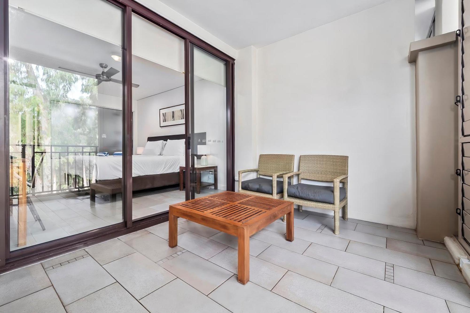 Private Apartments In The Temple Beachfront Resort Palm Cove Bilik gambar